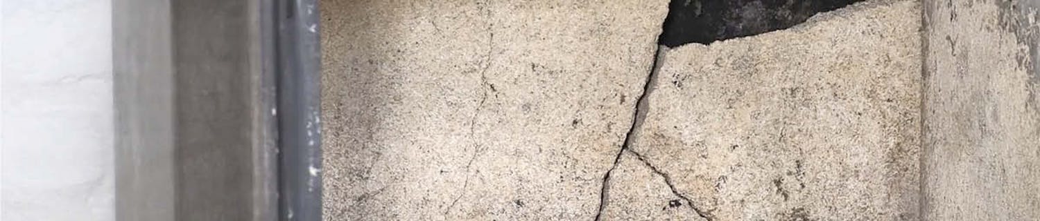 FIXA: Spruckna plattor i kaminen Spruckna plattor i kaminen